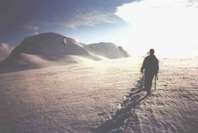 progressione su ghiacciaio . Sullo sfondo il Breithorn